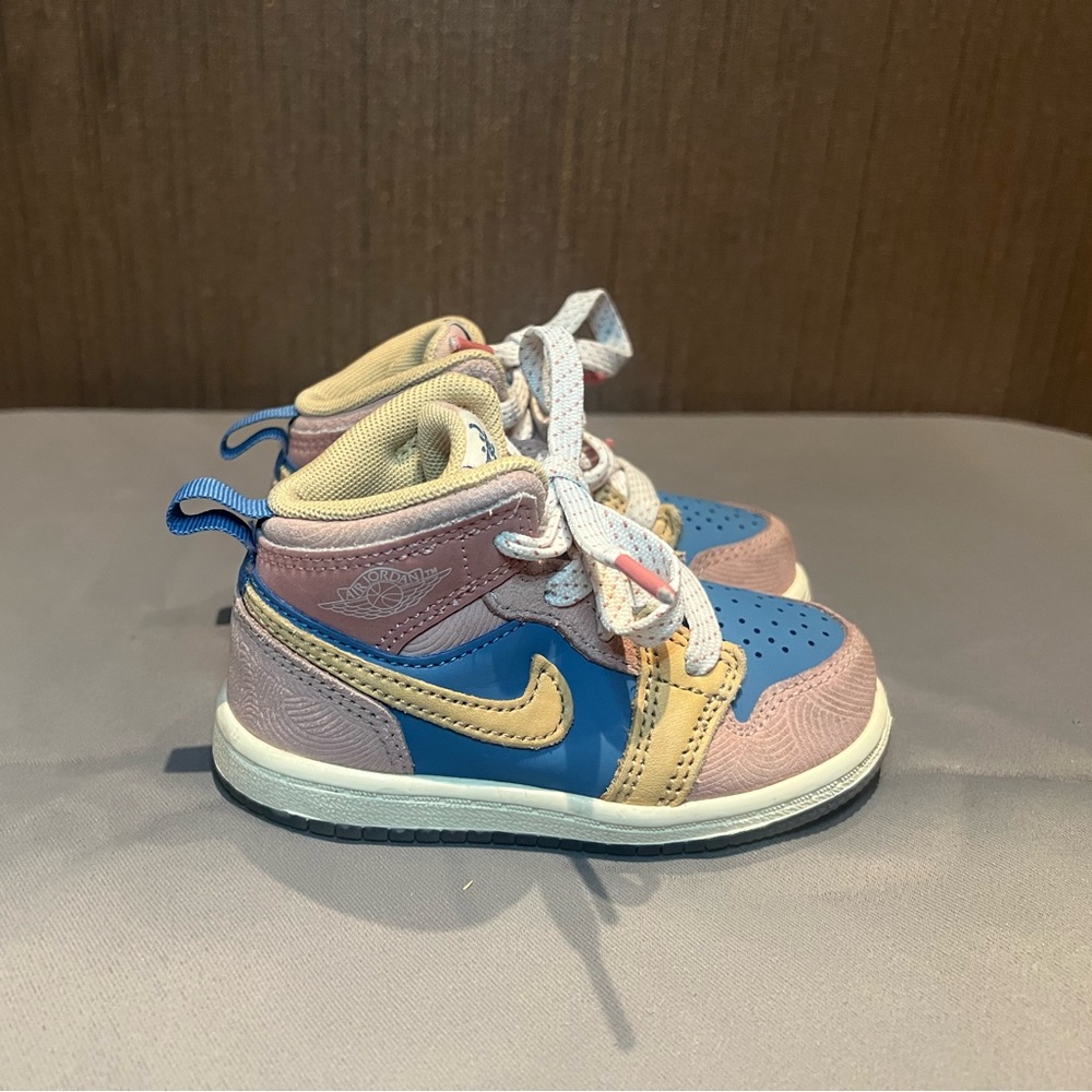 Jordan 1 Mid - Picture 2 of 5